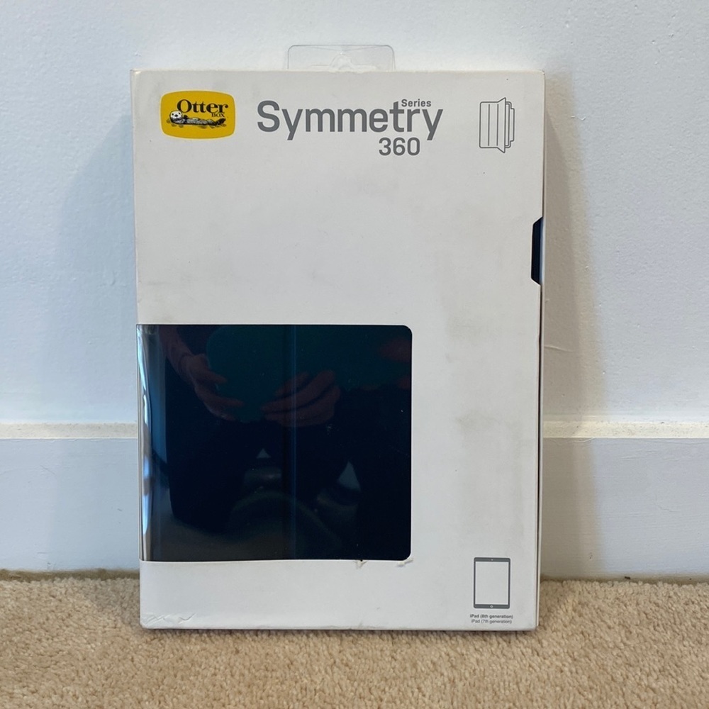 OUTERBOX IPad Series Symmetry 360 Cover - 8th generation